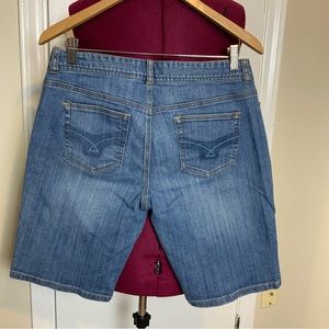 Like New Personal Identity Light Wash Blue Jean Shorts Women